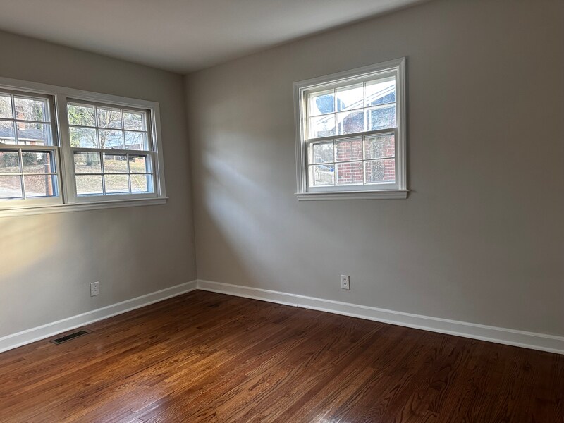 Building Photo - 2054 K Ct Ave