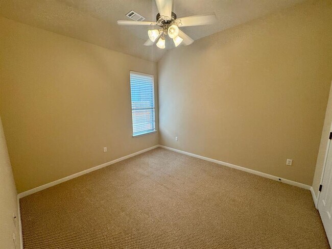 Building Photo - 137 Navigator Dr