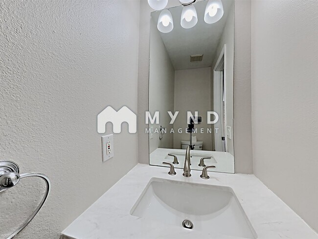 Building Photo - 2 br, 2.5 bath House - 8978 W Dartmouth Pl