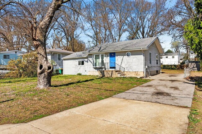 Building Photo - 153 Bascom Dr