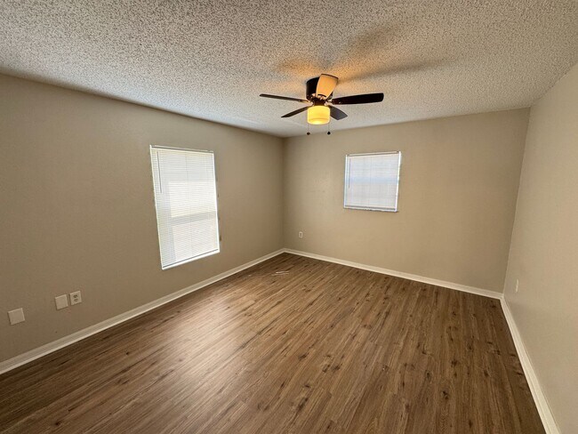 Building Photo - Spacious 4-Bedroom Home with 3 Full Baths in Whispering Trails – Pet Friendly!