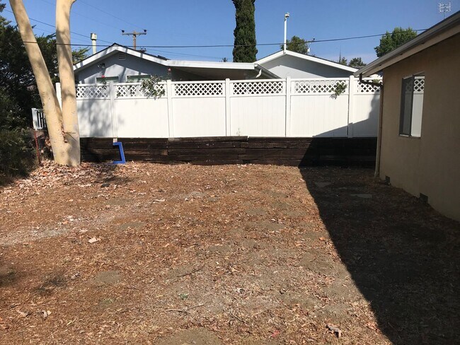 Building Photo - Great Home Near Cal Poly!