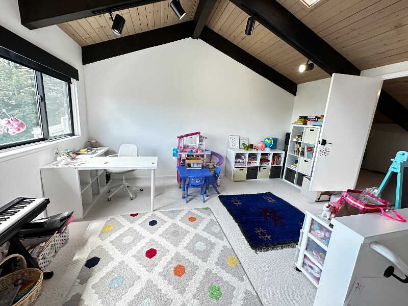 Building Photo - 5 Treasure Hill