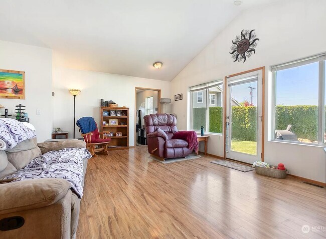 Building Photo - 2296 James Cir