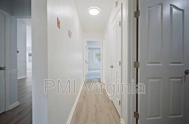 Building Photo - 1853 Rising Sun Arch