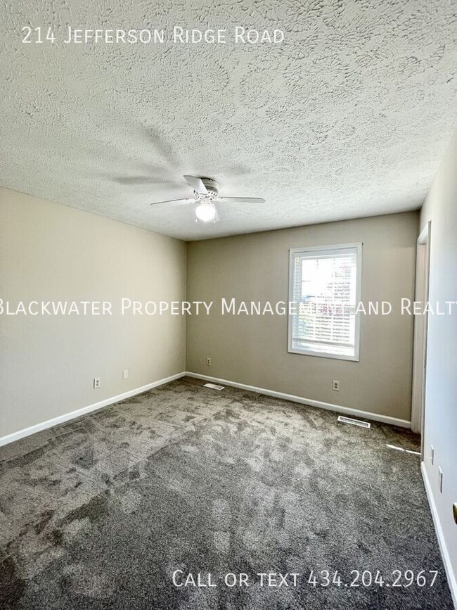 Building Photo - 214 Jefferson Ridge Rd