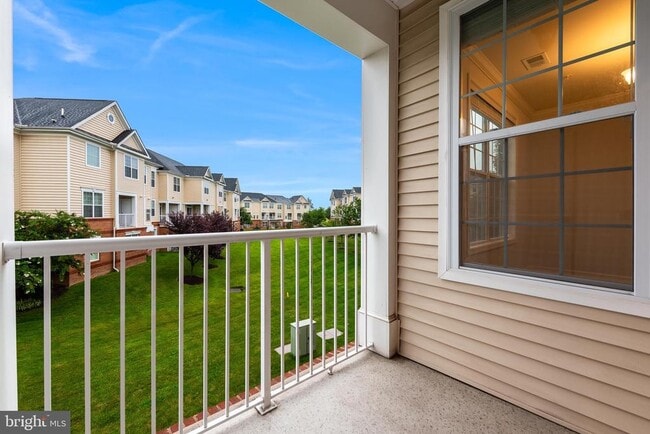 Building Photo - 23290 Milltown Knoll Square