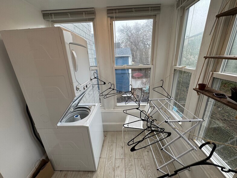 Building Photo - 42 Gorham St