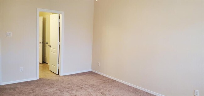 Building Photo - 2530 Remembrance Cir