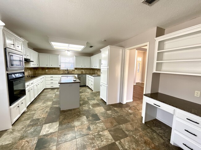 Building Photo - 209 Sooner St