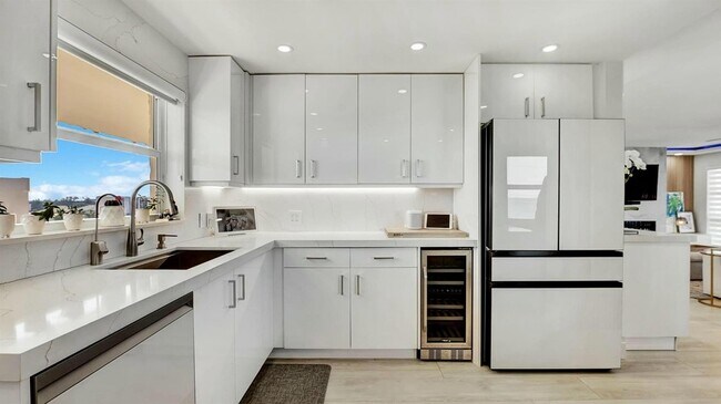 Building Photo - 2871 N Ocean Blvd