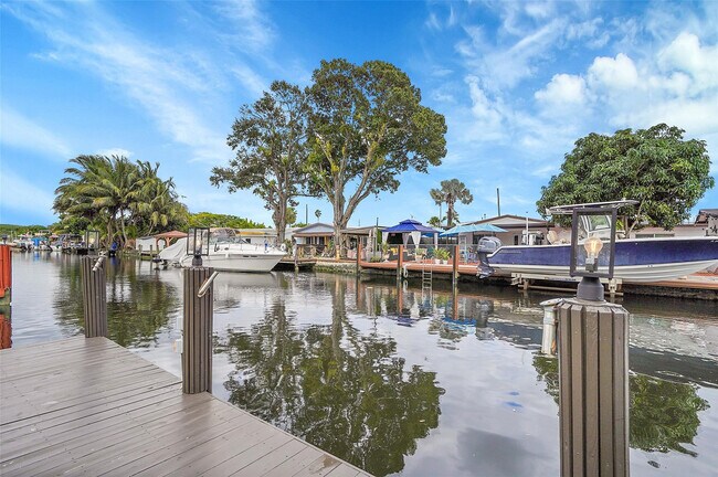 Building Photo - 4710 SW 43rd Ave