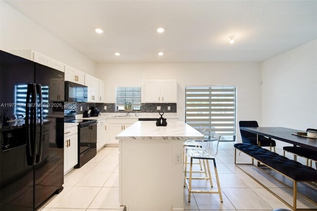 Building Photo - 1181 SW 7th Ct