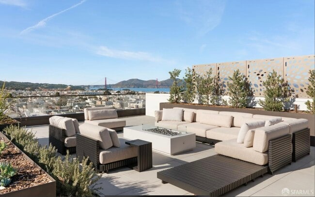 Building Photo - 2525 Van Ness Ave