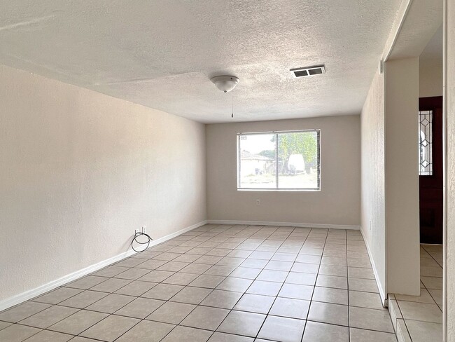 Building Photo - Three-Bedroom Home with Spacious Family Bo...