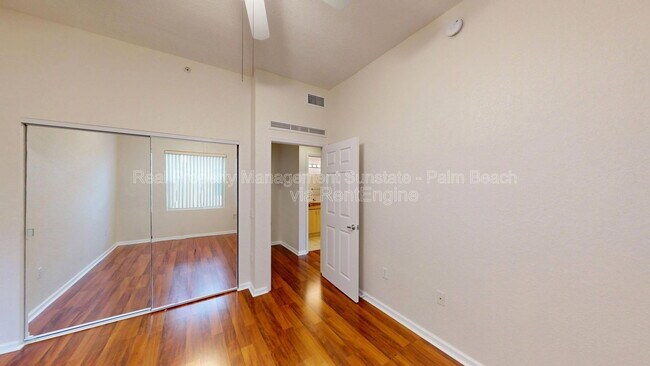 Building Photo - 1610 Presidential Way