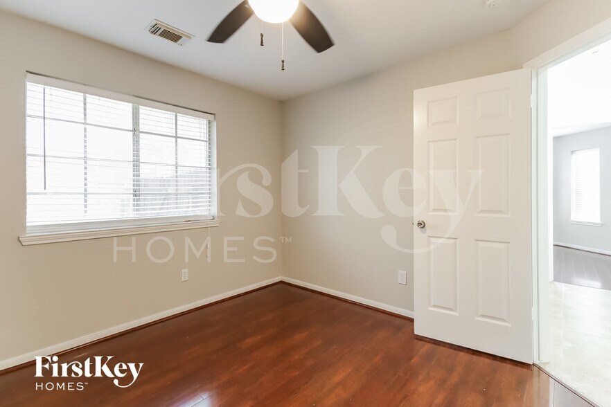 Building Photo - 2210 Dublin Dr