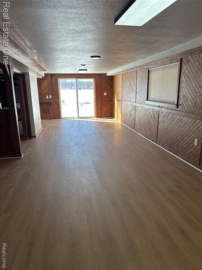 Building Photo - 1982 S Ortonville Rd