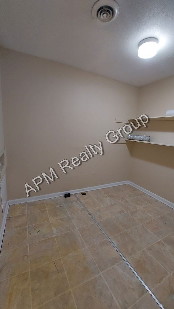 Building Photo - Three bedroom home in Southeast Columbia