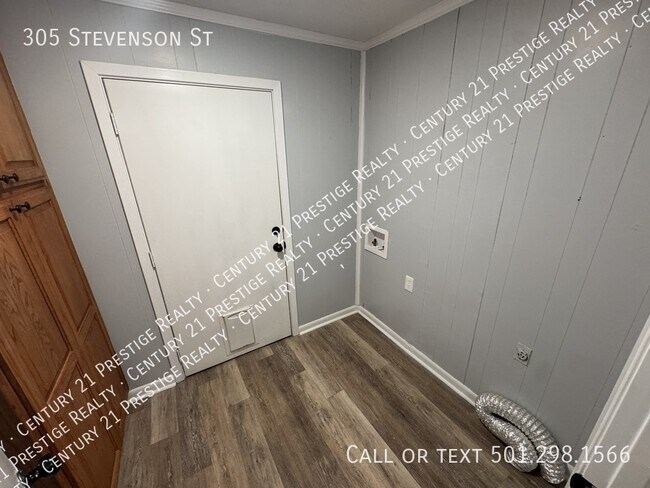 Building Photo - 305 Stevenson St