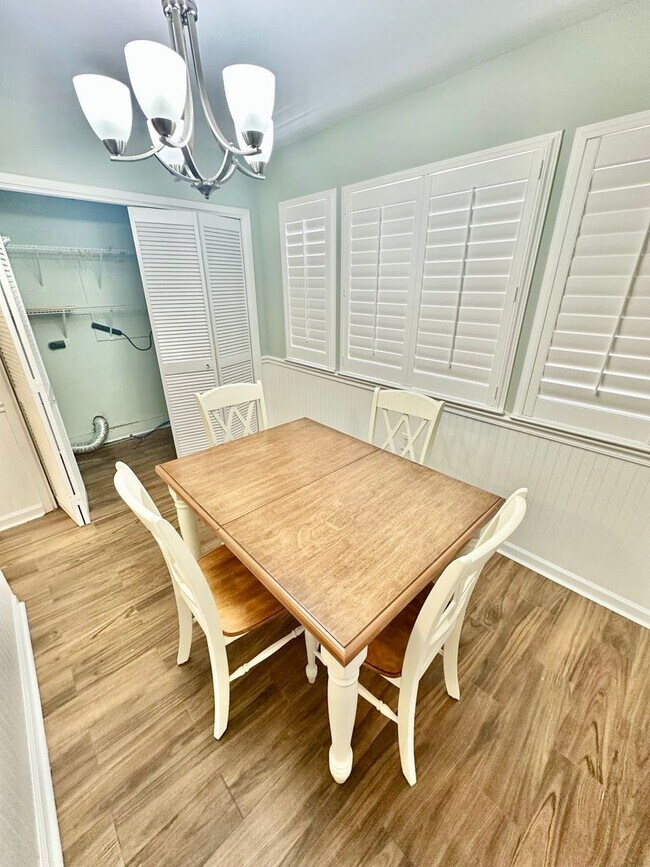 Building Photo - 937 Holbrook Cir