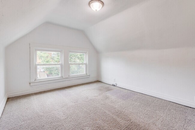 Building Photo - 406 Kingsboro St