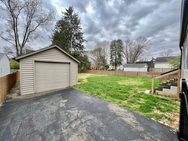 Building Photo - Adorable home located in St. Matthews