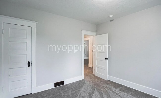 Building Photo - 1512 Binney St