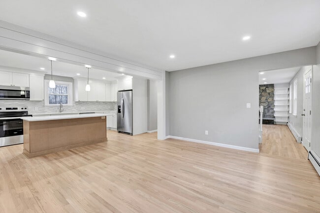 Building Photo - 19 Good Hill Rd