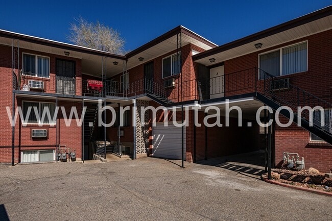 Building Photo - 2241 E Laney Ave