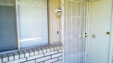 Building Photo - Adorable Single Level Eastside Duplex With Evaporative Air Located In Quiet Neighborhood