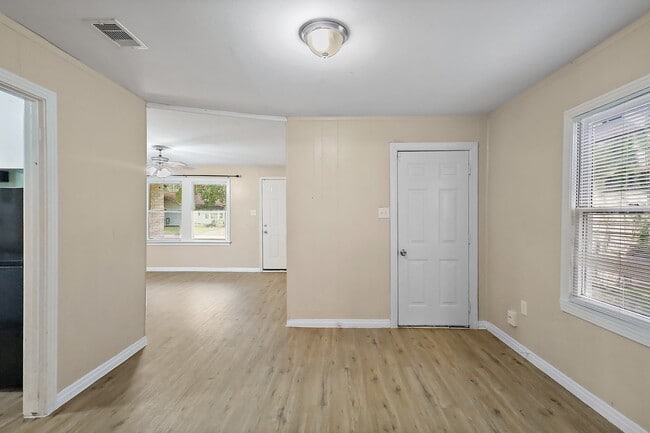 Building Photo - 946 Milam St