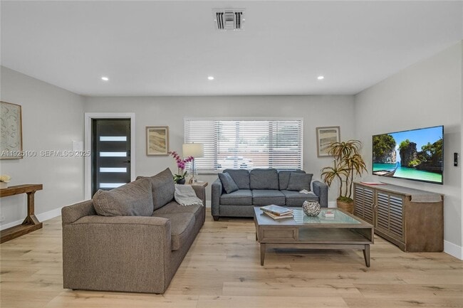 Building Photo - 1204 NE 7th St