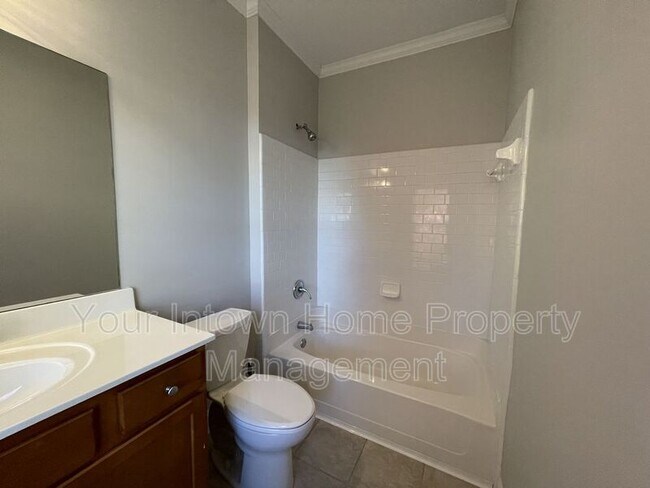 Building Photo - 239 Carlyle Park Dr