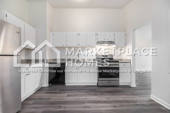 Building Photo - 4826 Mainstreet Valley Trce
