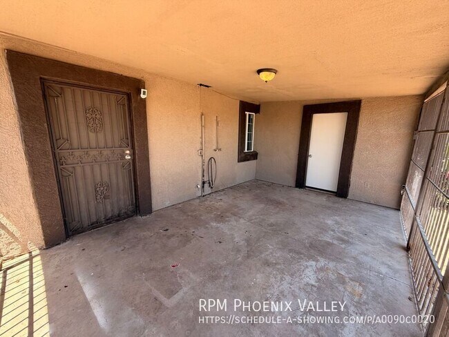 Building Photo - 301 N 3rd St