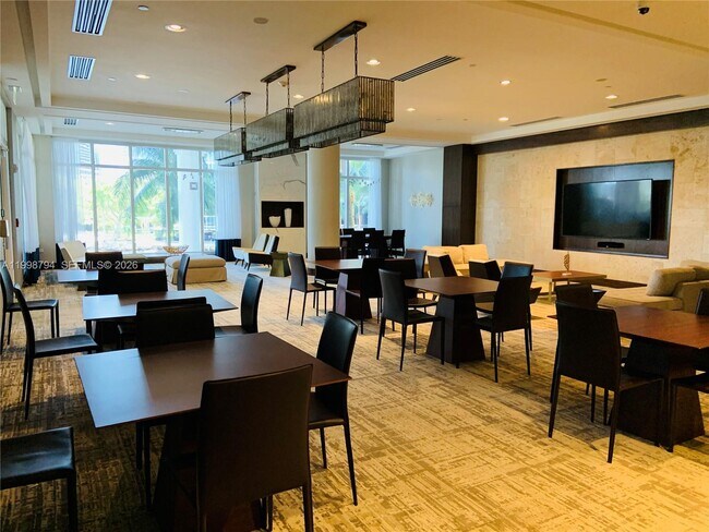 Building Photo - 801 Brickell Key Blvd