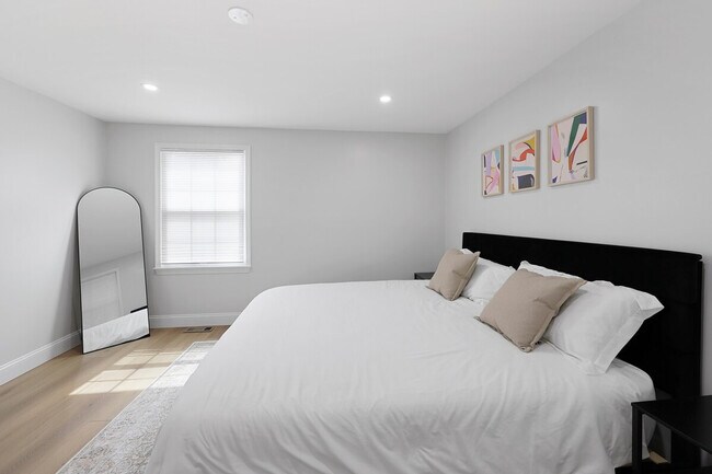 Building Photo - 5912 36th Ave