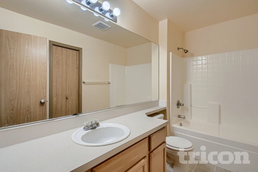 Building Photo - 8928 160th St Ct E