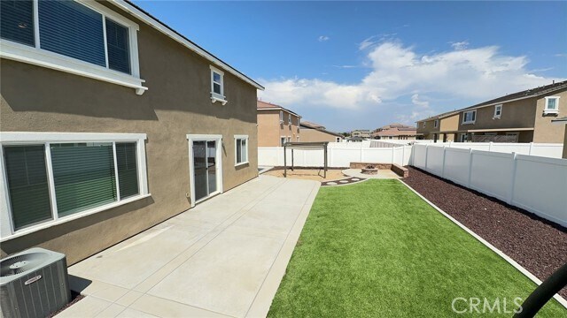 Building Photo - 27531 Mountainside St