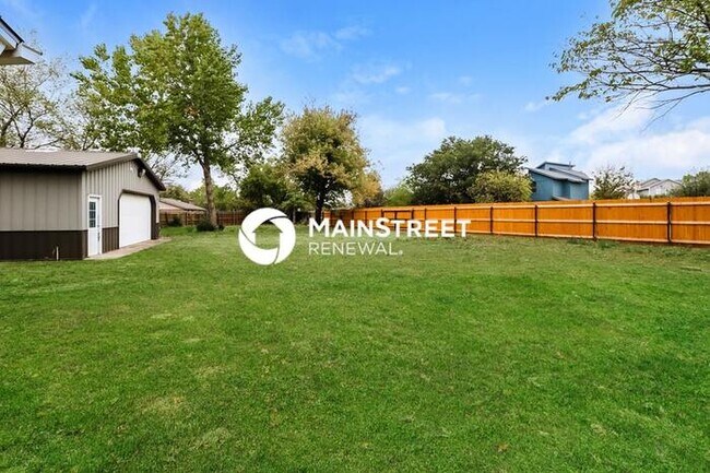 Building Photo - 4 Bedroom Pet-Friendly Home in Norman, OK with Main Street Renewal