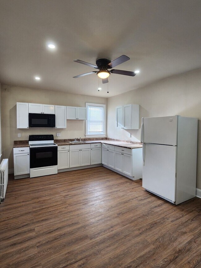 Building Photo - 330 W Philadelphia St