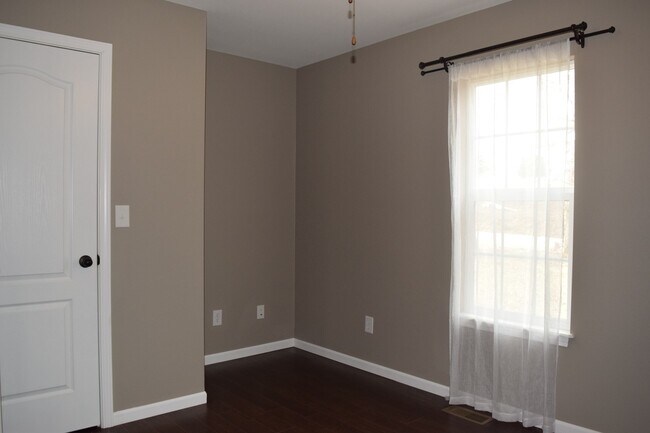 Building Photo - 3 Bedroom Home in Taylor Hills Subdivision