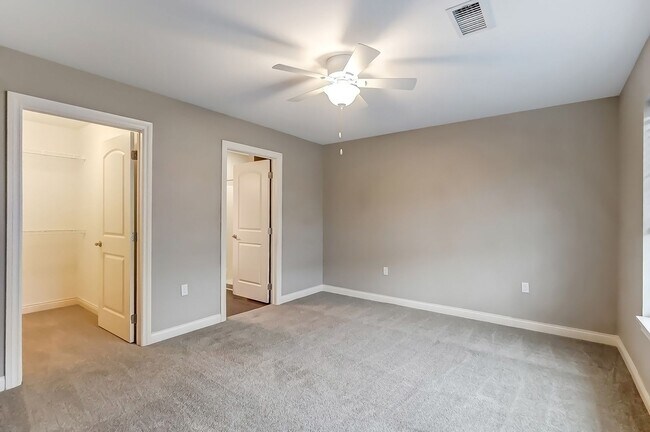 Building Photo - Victory Place Villas - 2 Bedroom, 2 Bathroom - End Unit