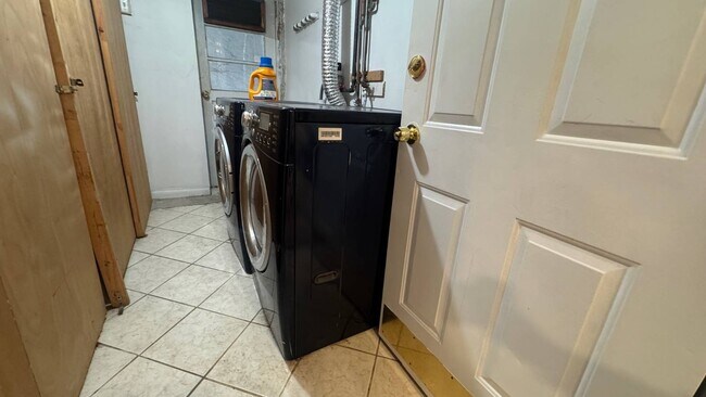 Building Photo - 101 Sterling Ave