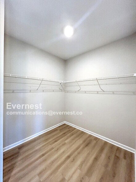 Building Photo - 626 Austin Dr