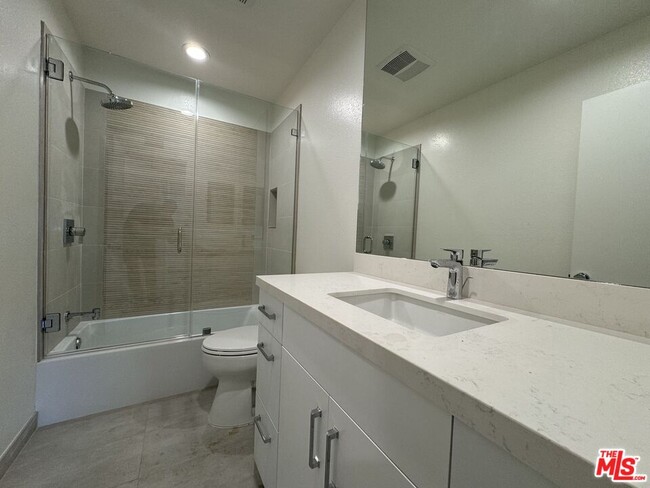 Building Photo - 235 Delano St