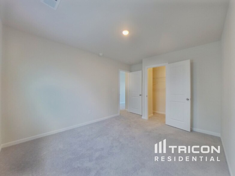 Building Photo - 3075 Whispering Willows Ct