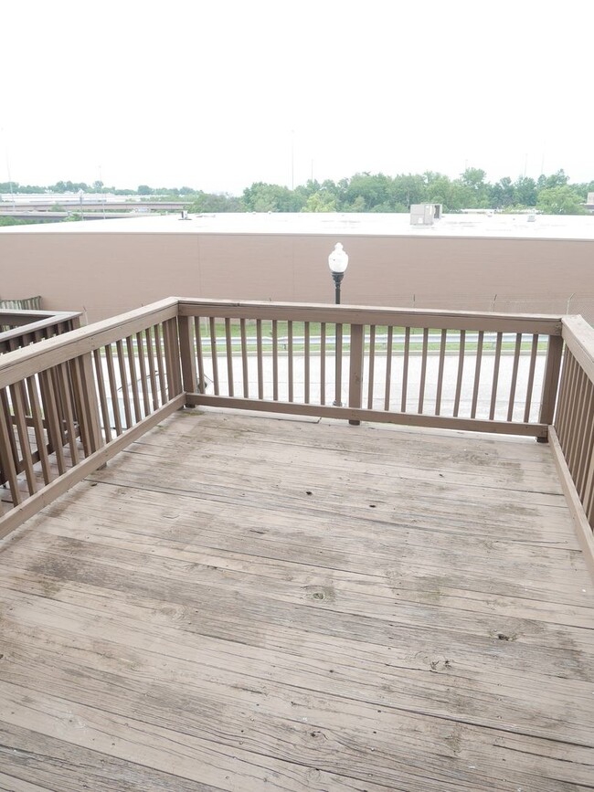 Building Photo - Rare Find! 4 Bedroom, 2 Bathroom Townhome ...