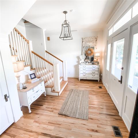 Building Photo - 581 Country Club Rd